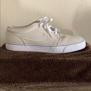 Men’s Nike sneakers